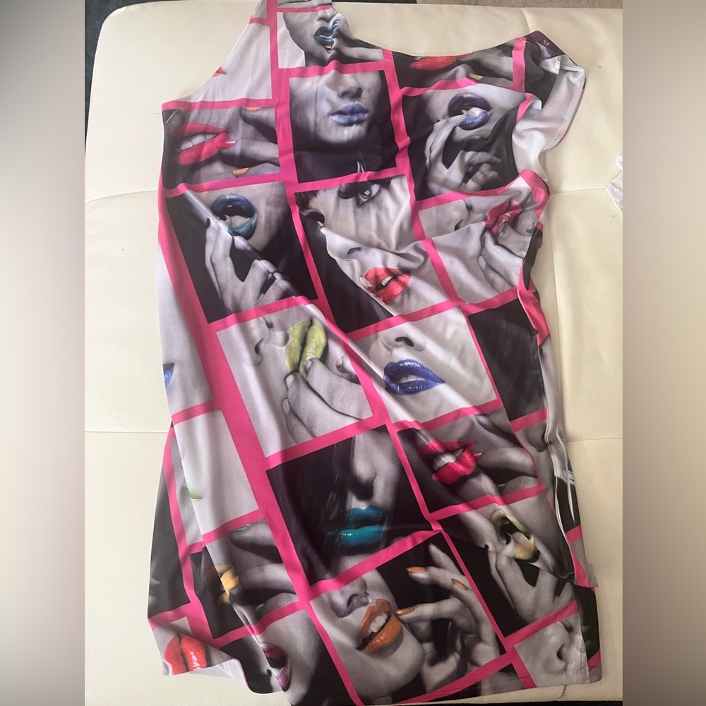 Multicolor lip print dress #silky #stillnew